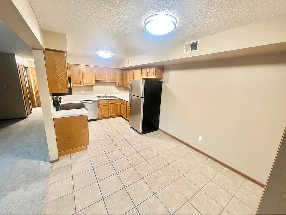 2 bed, 1200 sqft, $1,275 — Photo 2