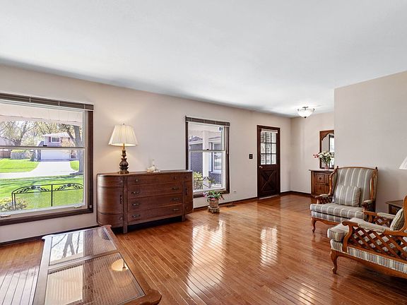 2nd image of 1221 W Jefferson Ave
