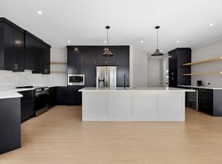 21 NE Douglas Woods Mnr SE, Calgary, AB T2Z 2E7