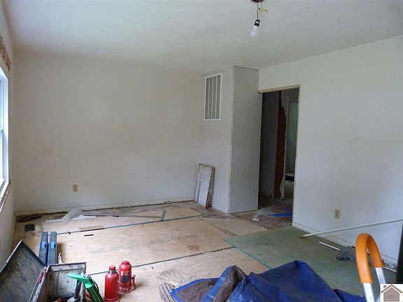 3rd image of 109 Nunn Blvd