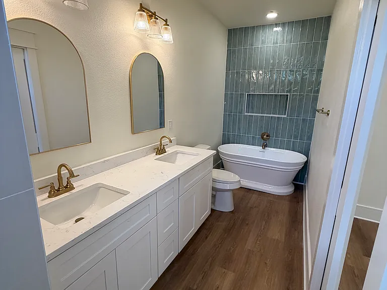 547 W Highland Blvd — Photo 1