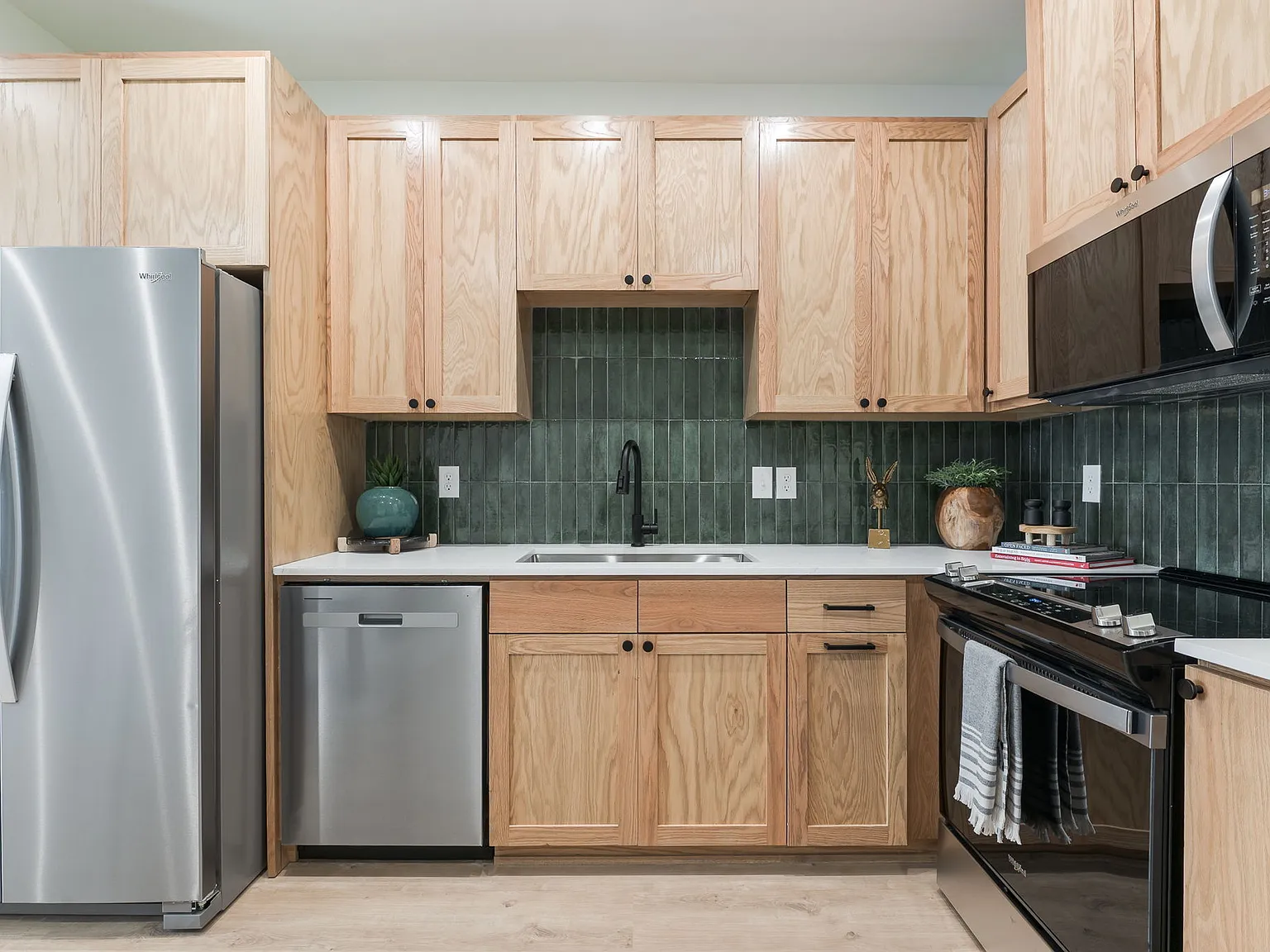 2 bed, 821 sqft, $1,680 — Photo 3