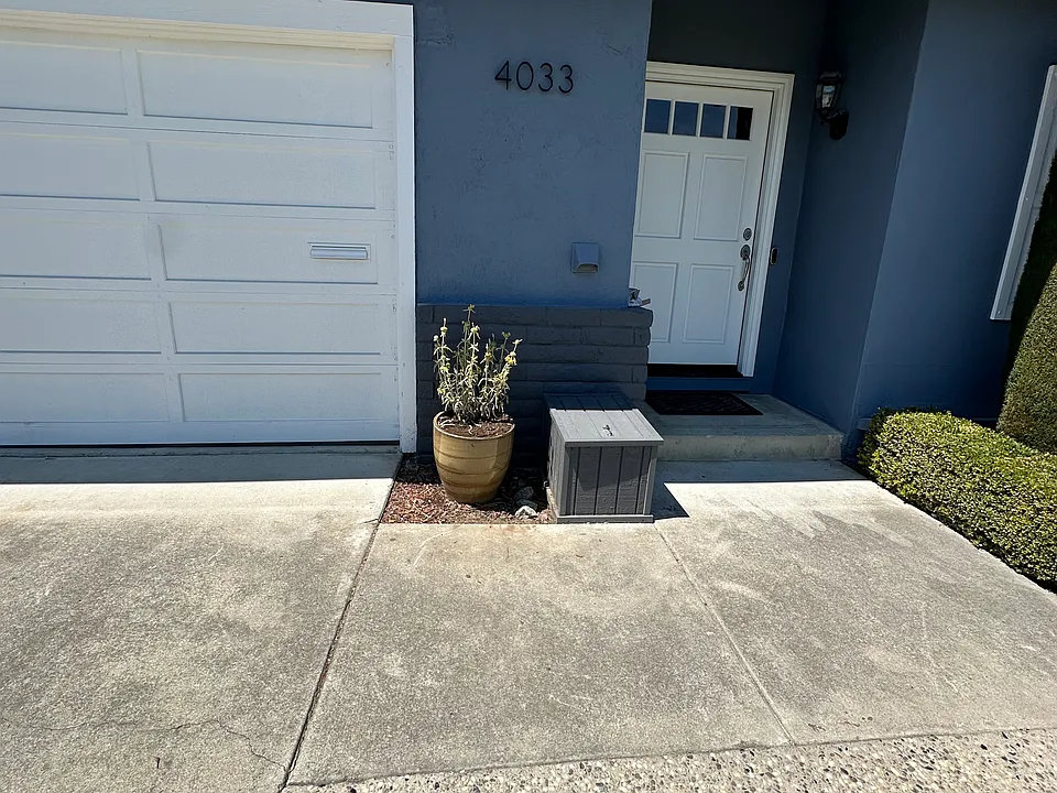 4033 Petulla Ct