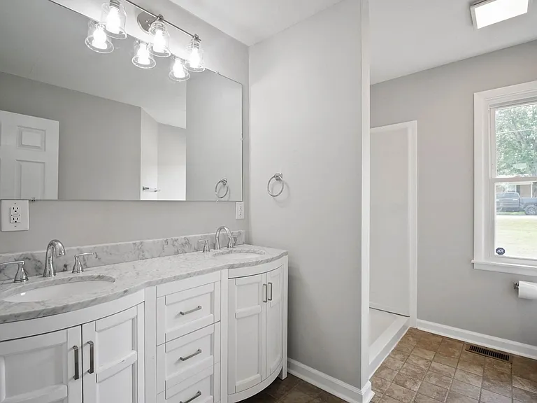 106 Napier Dr — Photo 18