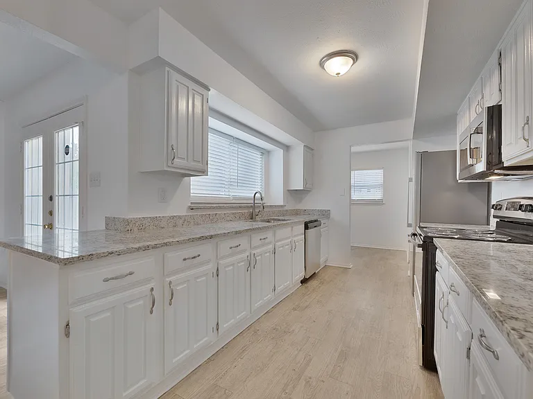 2905 Joymeadow Dr — Photo 4
