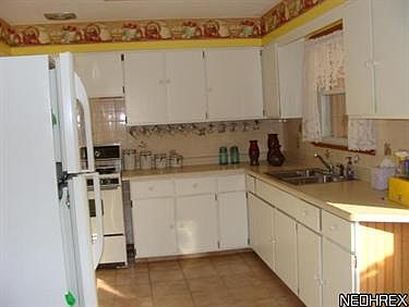 3rd image of 261 W 12th St