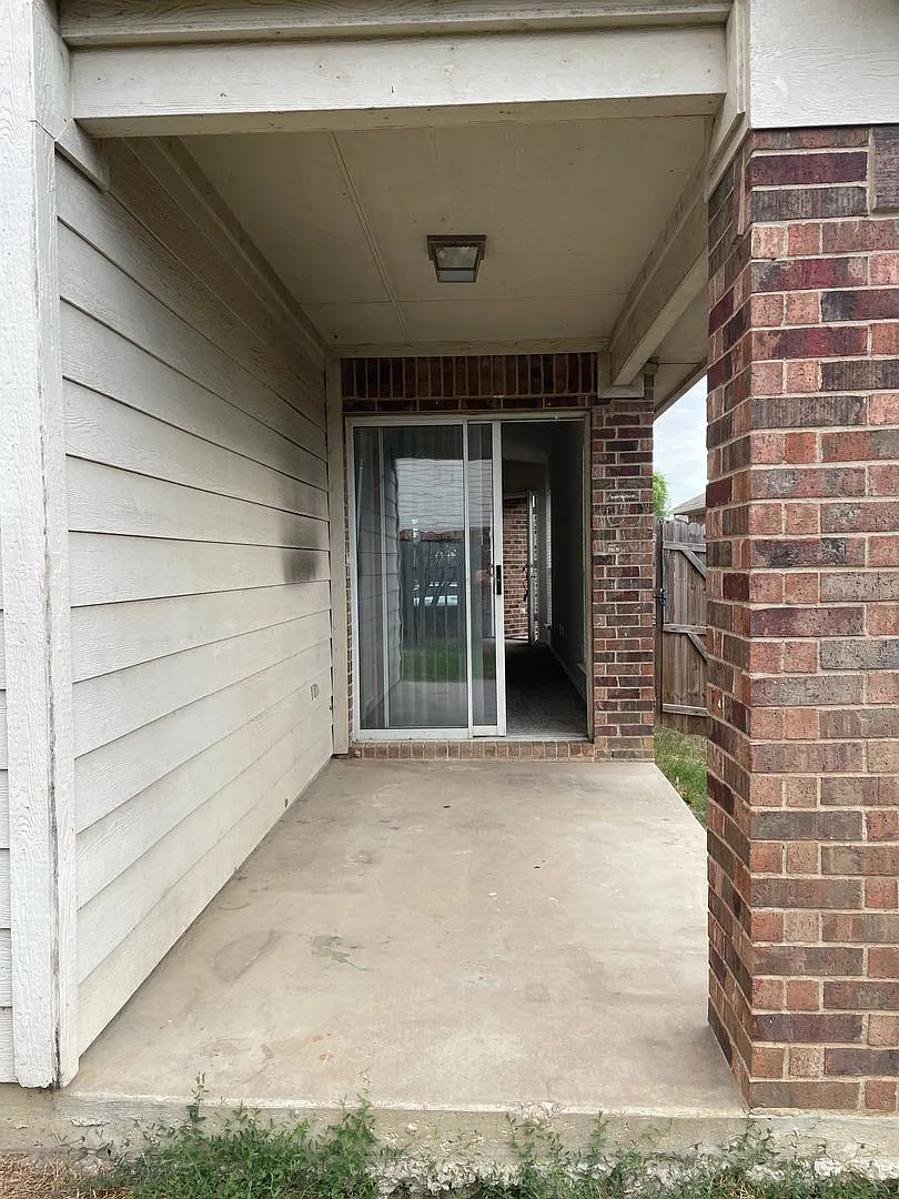 Move in ready Updated 3/2/2 — Photo 2