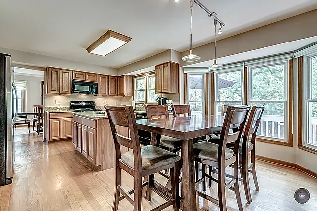 4 bed, 2.5 bath, 2789 sqft, $4,380 — Photo 3