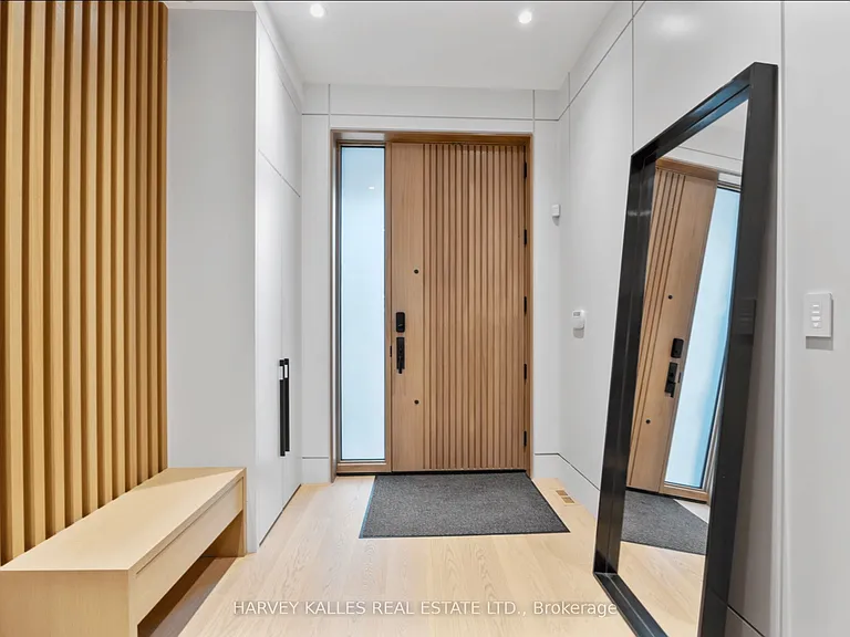 43 Summerhill Ave — Photo 4
