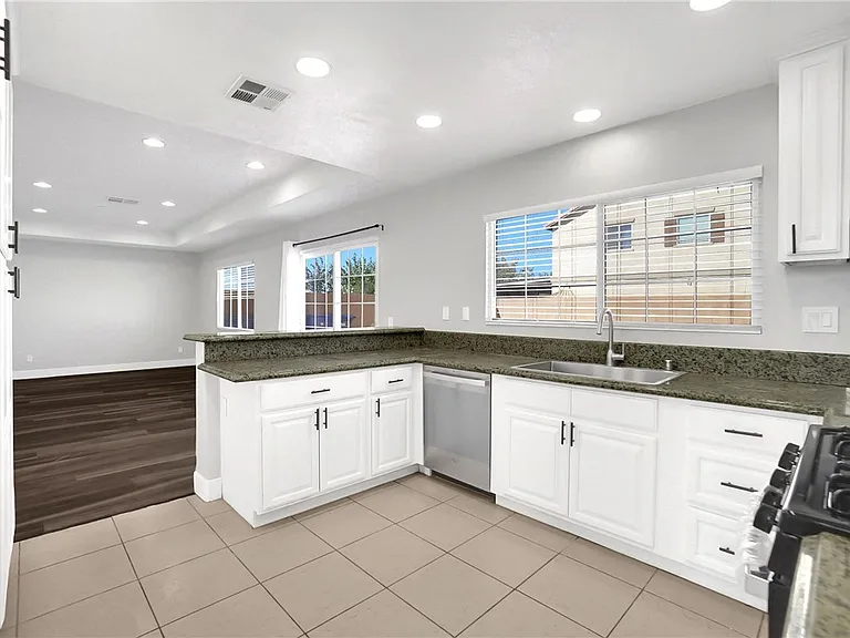 2141 E Nugent St — Photo 15
