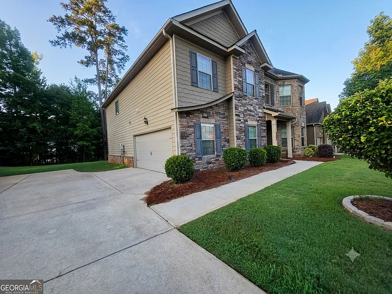 165 Regency Pl — Photo 2