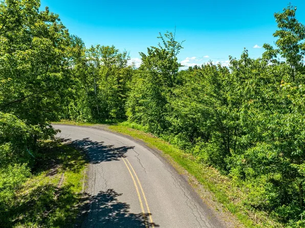 3 Forsman Rd, Hancock, MI 49930