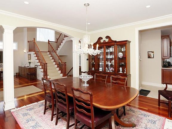 5th image of 5 Hampton Ct