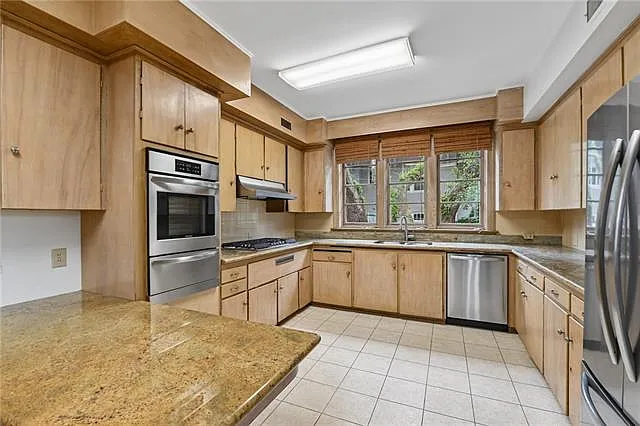 528 Walnut St — Photo 4