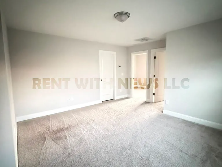 529 Eversden Dr — Photo 13