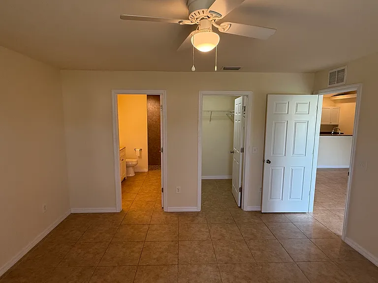 4131 SW 8th Pl #4131 — Photo 8