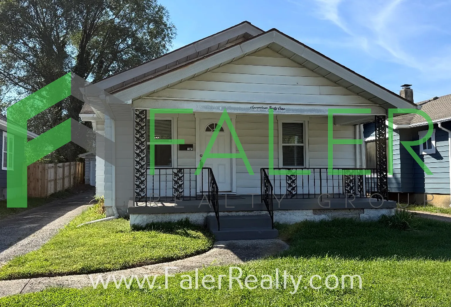 Charming 2-Bedroom Bungalow Available Now! — Photo 1