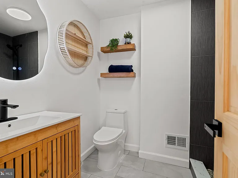 209 Front St — Photo 17