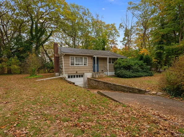 1 Printing House Circle, Northport, NY 11768