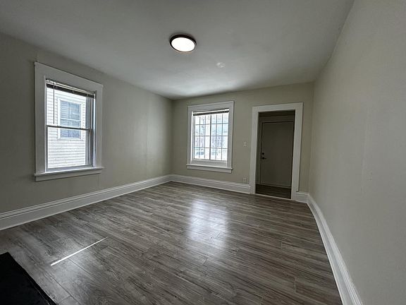 4th image of 739 Villa STREET