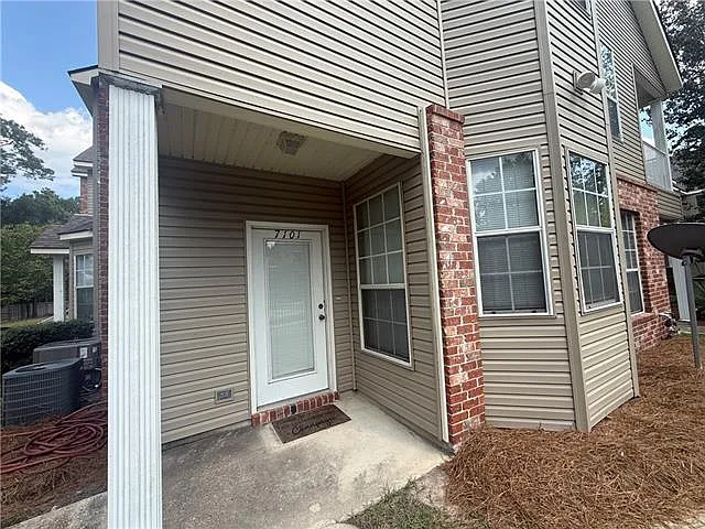 2 bed, 2.0 bath, 1264 sqft, $1,550 — Photo 2