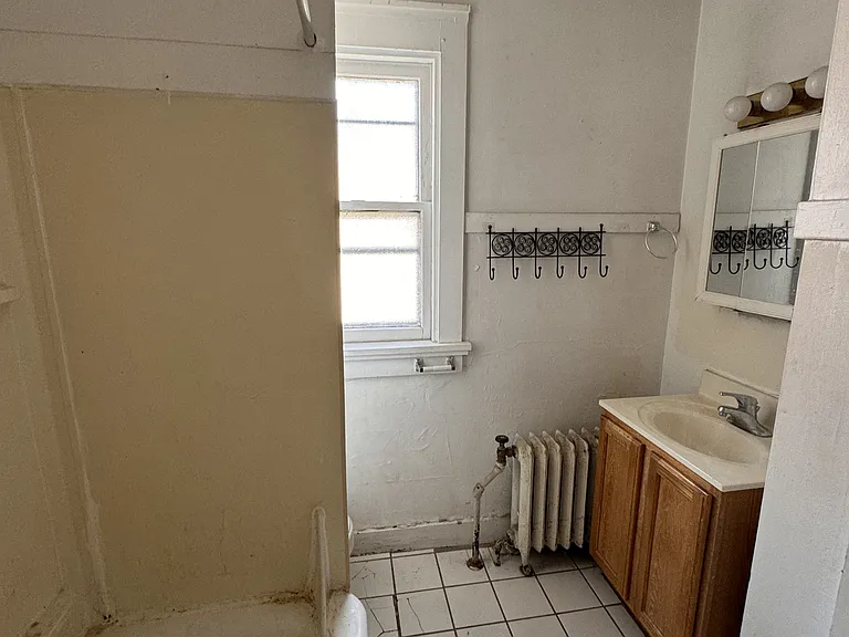 115 E Gorham St #2 — Photo 12