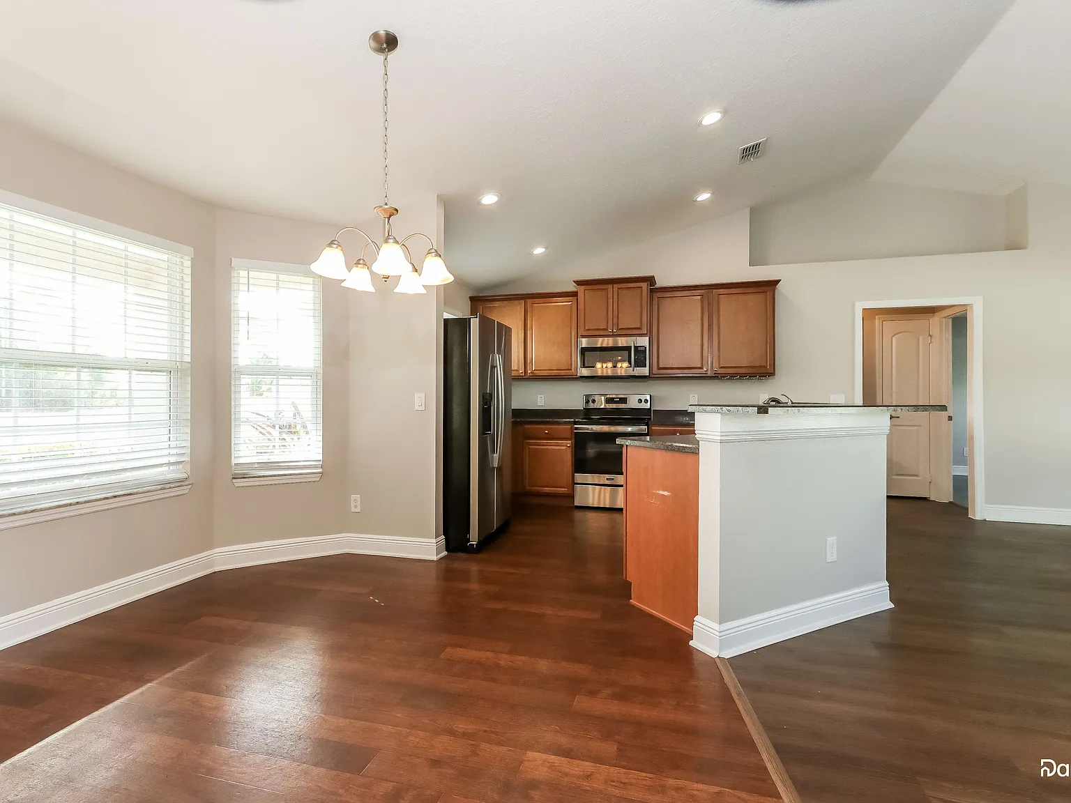 3 bed, 2.0 bath, 1584 sqft, $2,635 — Photo 4