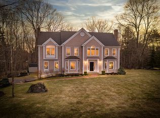 1 Dolloff Farm Dr, Exeter, NH 03833