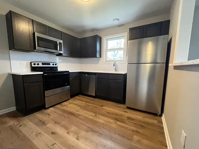 401 State St #B — Photo 9