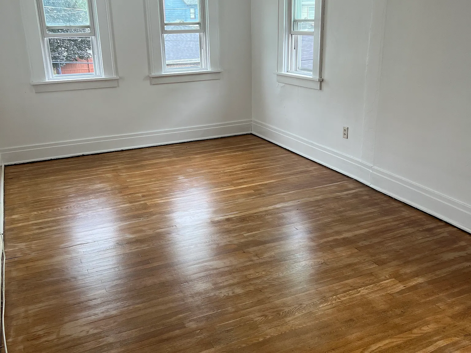 3 bed, 1300 sqft, $1,500 — Photo 3