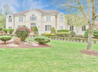 25 Blue Hills Dr, Holmdel, NJ