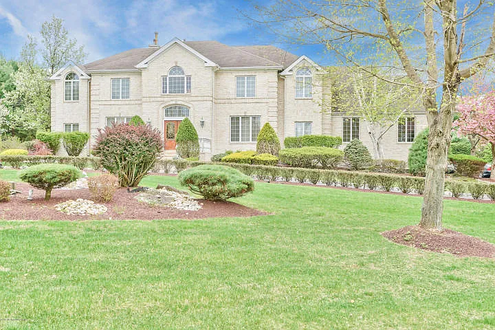25 Blue Hills Dr photo 1