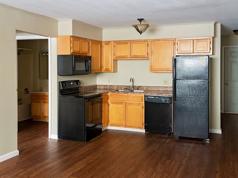 Newbury Apartment Homes — Photo 5