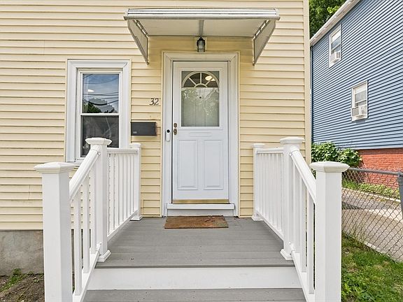 4th image of 32 Villa Ave