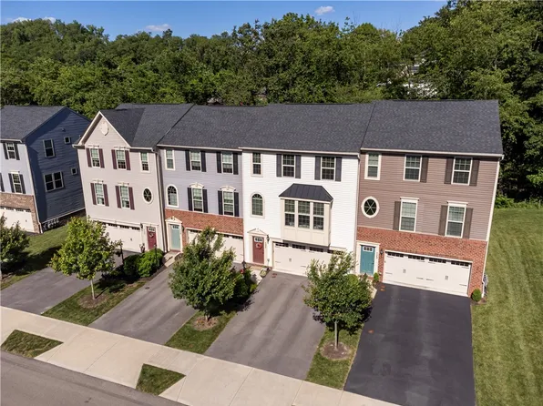 121 Arbor Trail Dr, Mc Kees Rocks, PA 15136