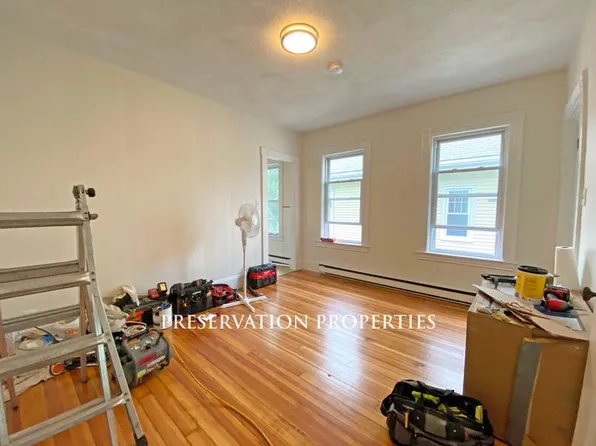 145 Alder St APT 2R, Waltham, MA 02453