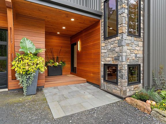 5th image of 66 Valley House View