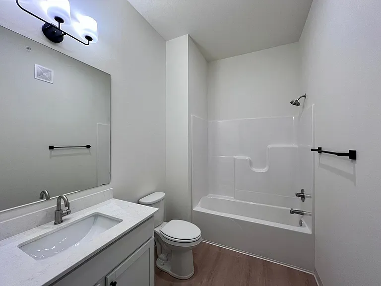 Roseann Lofts — Photo 26