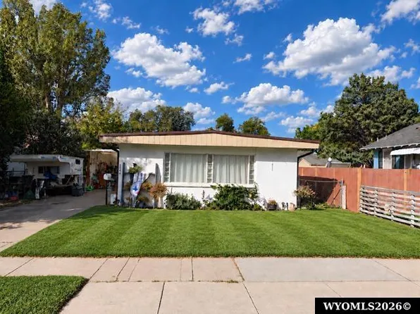 2434 W B St, Torrington, WY 82240