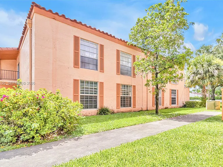 7201 Miami Lakes Dr #B14 — Photo 4