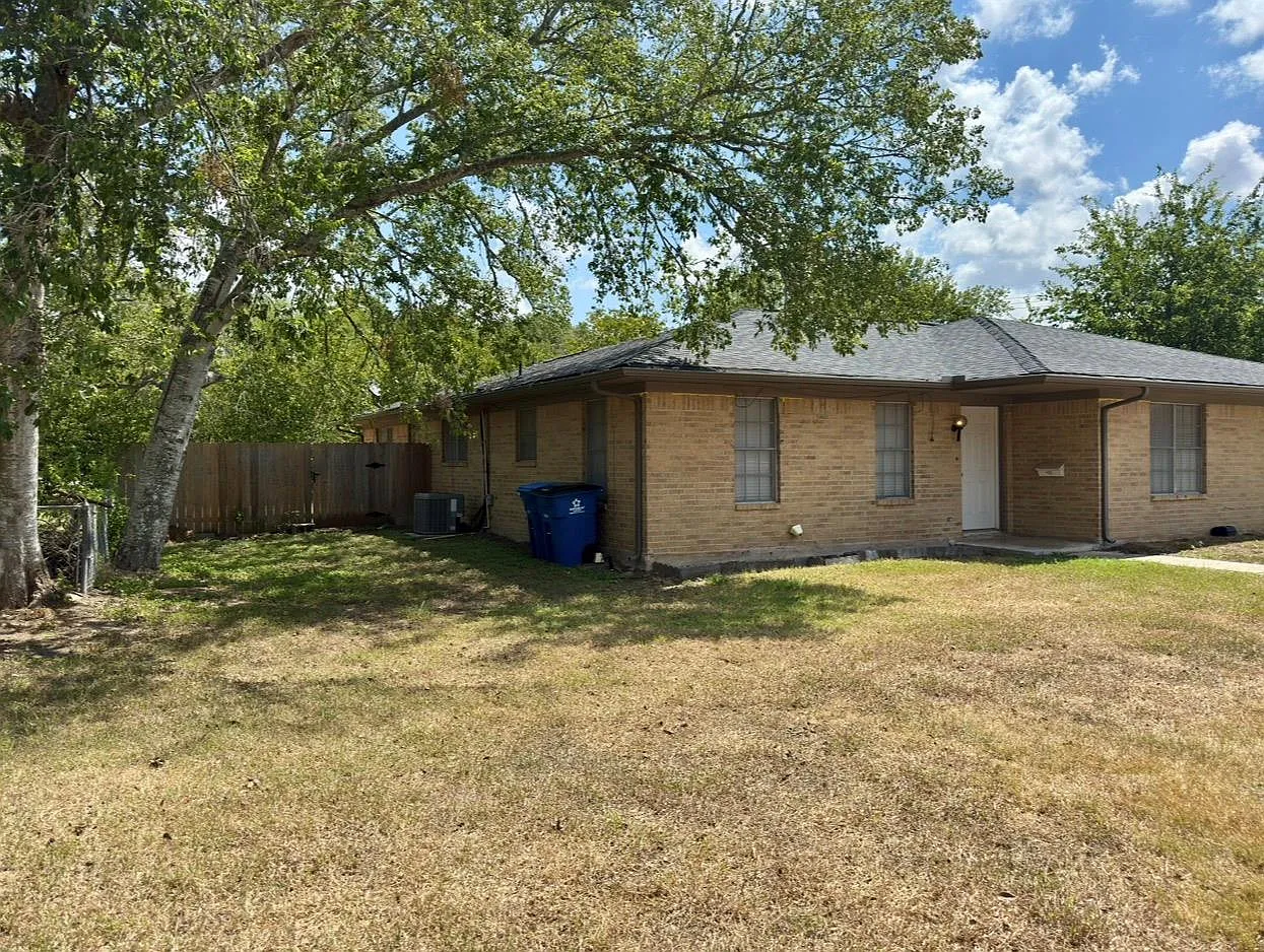 2 bed, 1.0 bath, 825 sqft, $1,100 — Photo 3
