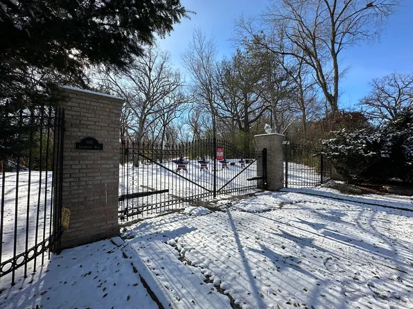 1 Algonquin Rd, Barrington Hills, IL 60010
