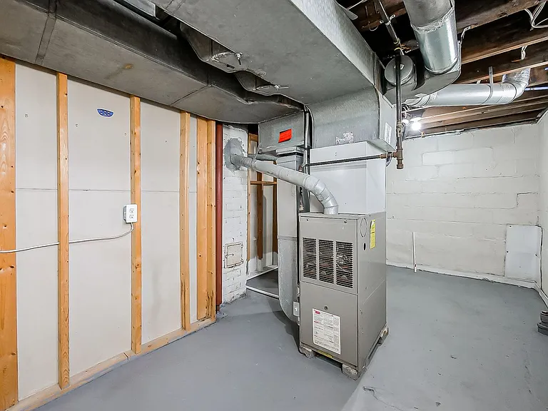 358 S Marshall St — Photo 26
