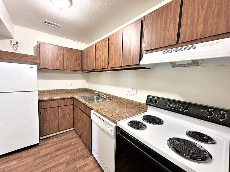 Windsor Place Apartments — Photo 28