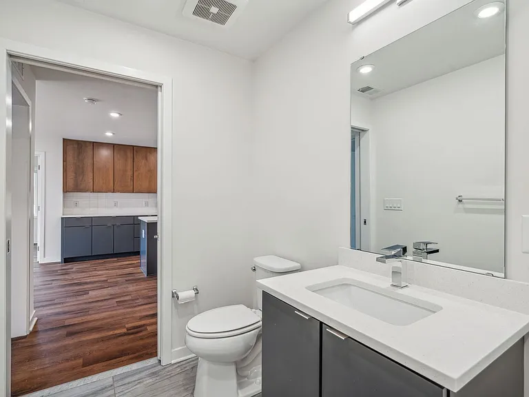 Graduate Pointe — Photo 248