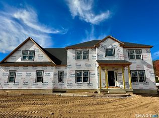 2 Elaine Dr, Suffield, CT 06093