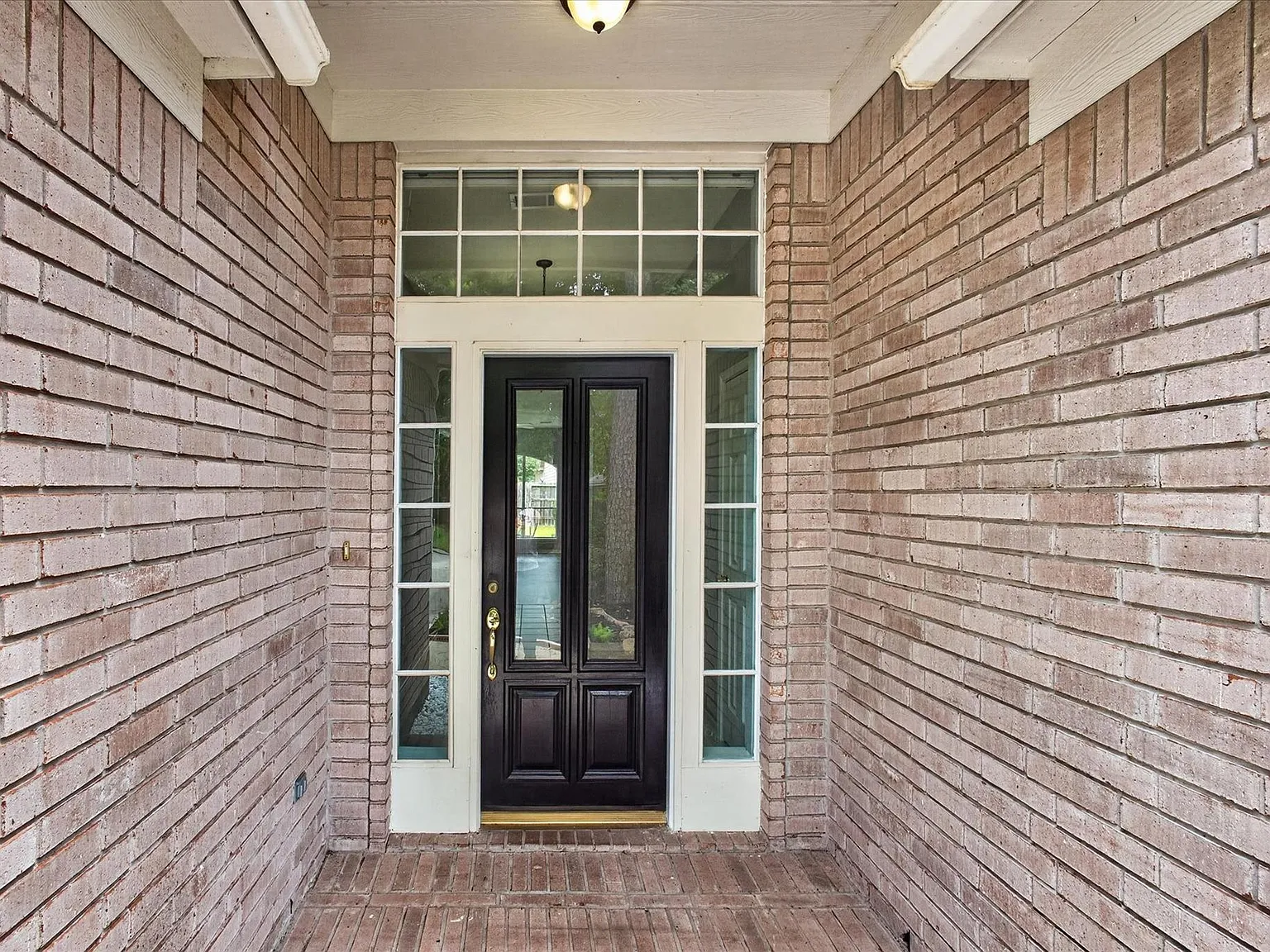 4 bed, 2.0 bath, 2245 sqft, $3,350 — Photo 3