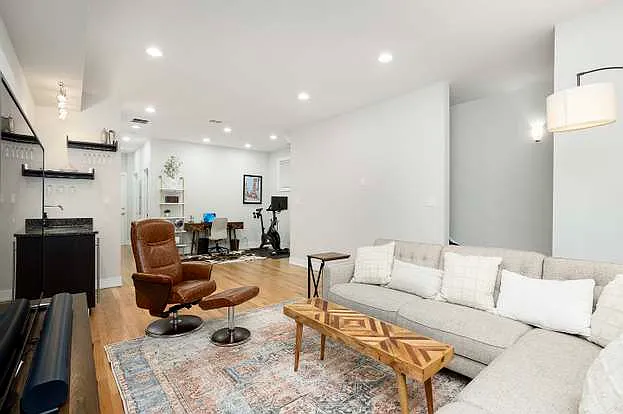 821 W Roscoe St #1 — Photo 67
