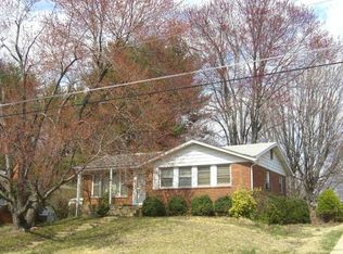 1004 Lynn St SW, Vienna, VA 22180