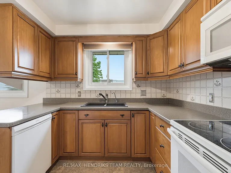 23 Crescentwood Dr — Photo 17
